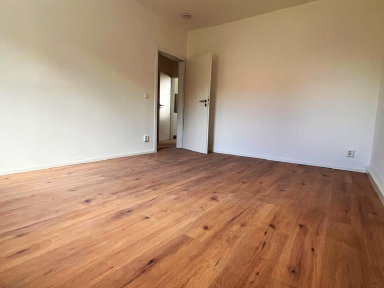 Sanierte 3-Zimmer-Wohnung mit Einbauküche & Garten