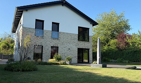 Architektenhaus (2017) mit Schwimmteich, Sauna & PV – provisionsfrei