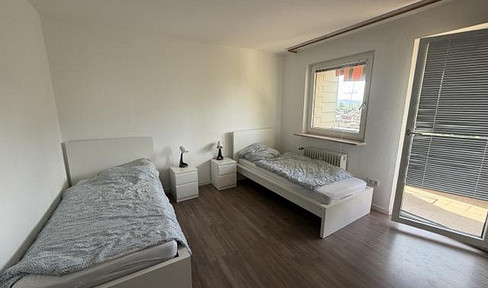 Bright, renovated 3-room apartment with balcony - available immediately & suitable for temporary workers.