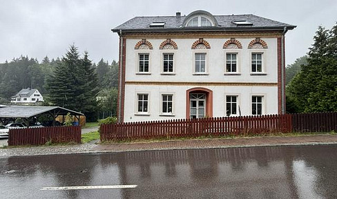 Mehrfamilienhaus mit großer Garage in Breitenbrunn