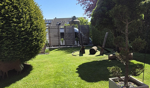 ... move in immediately - Detached house at the end of a row, large garden and terrace, sauna, garage.