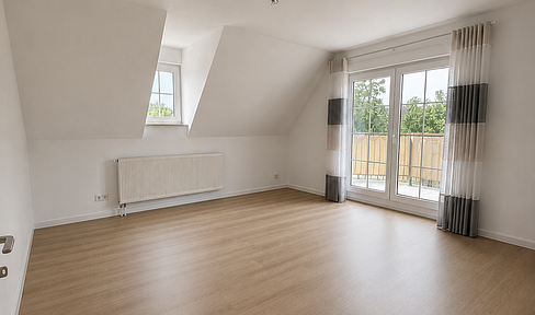 Modernized 2-room apartment with fitted kitchen, balcony, and carport.