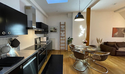 Attic apartment, fully furnished: 2 rooms, 1 bathroom, balcony, cellar, central location, garden access, quiet area.