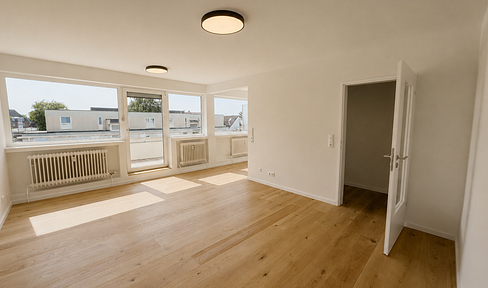 Immediately available for occupancy after renovation | Located in the heart of Schwachhausen | Includes a balcony | No commission fees.