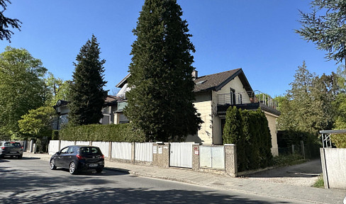 Charmantes freistehendes renovierungsbedürftiges Einfamilienhaus/Künstlervilla von Privat