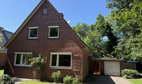 Solid, detached house on a spacious plot of land.