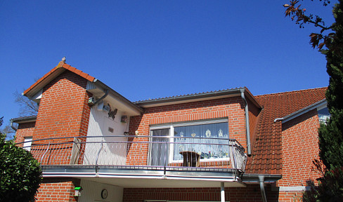 3-Zi.Wohnung im DG mit Balkon, Atelierzimmer, kl. Garten, Gartenhaus u. Garage im 4.Fam. Haus