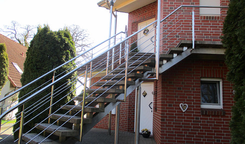 From October 15th | 3-room apartment with heat pump, balcony, fitted kitchen, small garden, and garage, located in a building with 4 apartments.