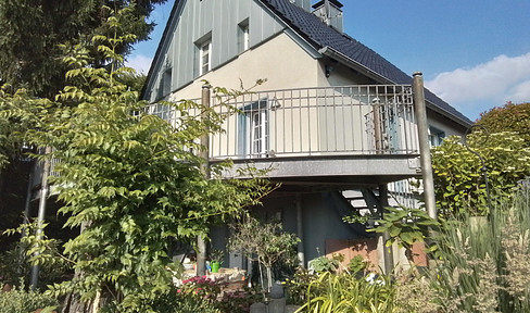 Detached single-family house with a large garden.