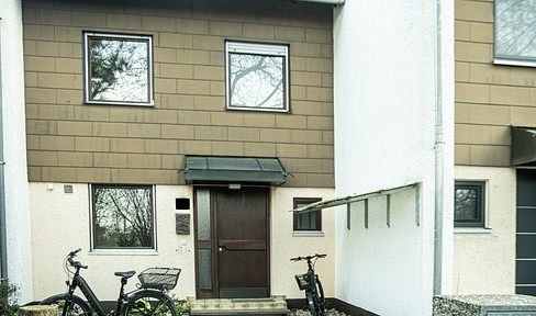 Terraced house in Oberhaunstadt, Ingolstadt, with 2 garages, and no commission fees.