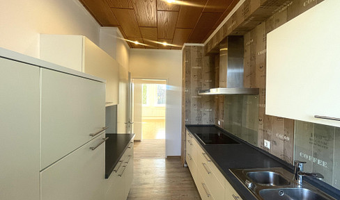 Frisch renovierte 3-Zimmer-Wohnung mit neuem Bad, Einbauküche und Stellplatz
