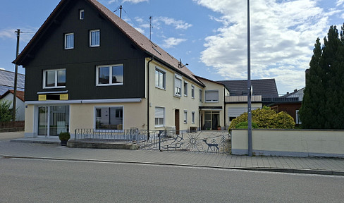 Wohnen, arbeiten & vermieten – 2 Wohnungen, Gewerbeflächen und viel Platz