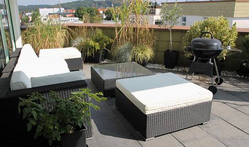Großzügige 4-Zimmer-Terrassenwohnung, Wintergarten, große Terrasse, Aufzug & Stellplatz zentral