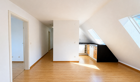 Central 2-room apartment in the attic, located in Vaihingen – available immediately and ideal for renting.