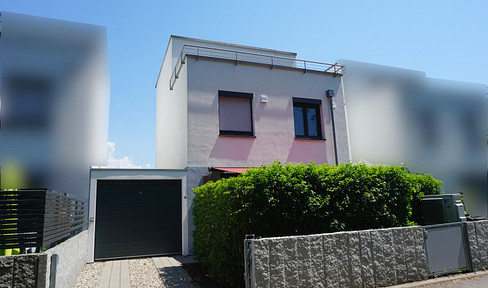 Modern terraced house built to KfW-55 standard with high-quality finishes.