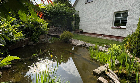 Solidly built single-family house near the Baltic Sea, located between a Hanseatic city and the coast.