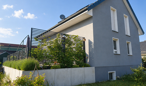 Brand new detached house (built in 2020) with 7 rooms and 182 square meters of living space – enjoy living close to nature – Berlin is only 40 minutes away.