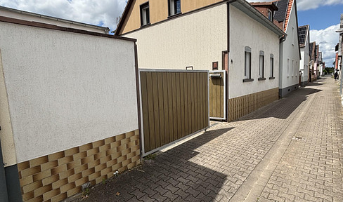 Freistehende Einfamilienhaus in Worms Heppenheim mit Hof in Garage