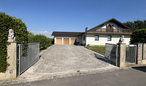 Bungalow mit Traumgrundstück, Dreifachgarage in Markt Eichendorf – provisionsfrei