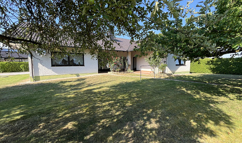 Großzügiger Bungalow auf 1.850 m² Grundstück mit Dreifachgarage – provisionsfrei in Markt Eichendorf