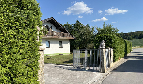 Bungalow mit Traumgrundstück, Dreifachgarage in Markt Eichendorf – provisionsfrei