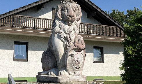 Großzügiger Bungalow mit Traumgrundstück, Dreifachgarage in Markt Eichendorf – provisionsfrei