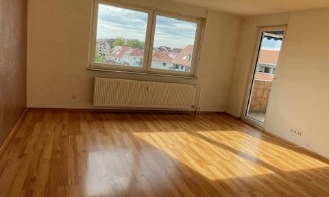 Bright, spacious 3-room apartment with a Miele kitchen and mountain views, available immediately! (No agency fees).