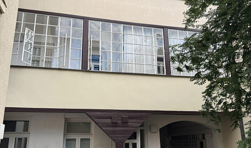 Gute gelegene, ruhige Altbauwohnung mit hohen Decken