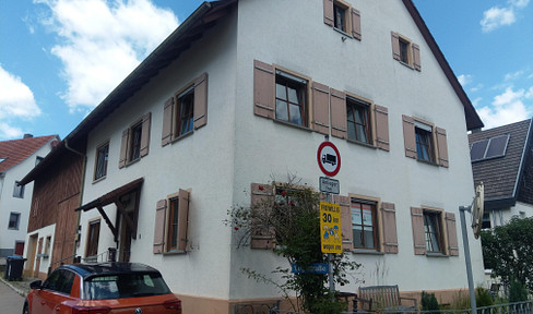 Free 5-room apartment, balcony, parking space. Suitable for craftsmen, businesses, or other uses?