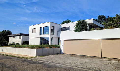 Completely renovated executive villa with a unique panoramic view and luxurious features.