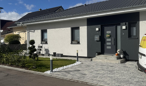 Exklusiver KfW-55 OKAL-Bungalow (Baujahr 2020) – Wärmepumpe, Fußbodenheizung, 664 m² Grundstück