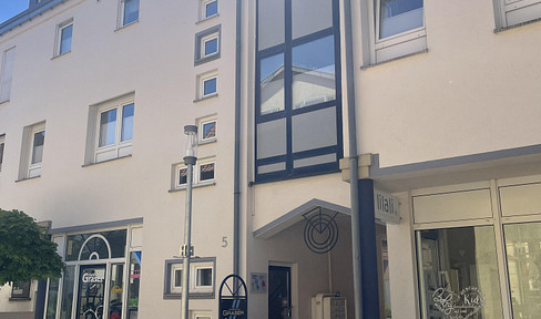 Centrally located, well-maintained 3.5-room apartment with balcony and underground parking.