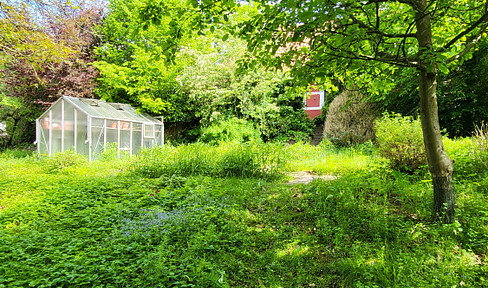 Grundstück in zweiter Reihe mit angrenzendem Naturgrundstück