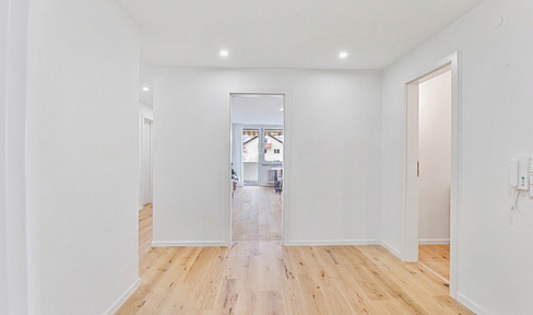 Bright, high-quality renovated 3.5-room apartment with a west-facing balcony – no commission fees.