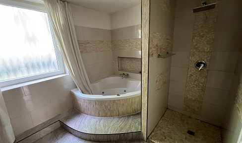 Spacious, stylish 3-room ground floor apartment with a fireplace in Herne.