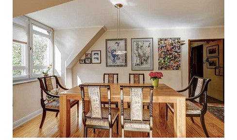 Exklusive 3,5-Zimmer-Maisonette mit Dachterrasse & Homeoffice in Ahrensburgs bester Villenlage