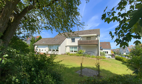 Two-family house with a separate apartment and a large garden – also suitable as a single-family home.