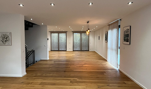 Exclusive semi-detached house, built in 2021, with generous living space and high-quality features.