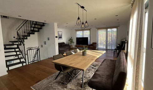 Exclusive semi-detached house, built in 2021, with generous living space and high-quality finishes.