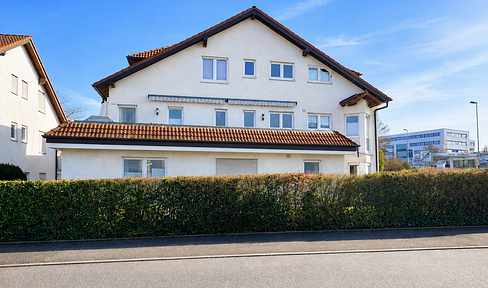 Stylish, renovated 3.5-room apartment | 2 balconies | Underground parking | Air conditioning | 3 minutes to the S-Bahn (suburban train) | No commission fees.