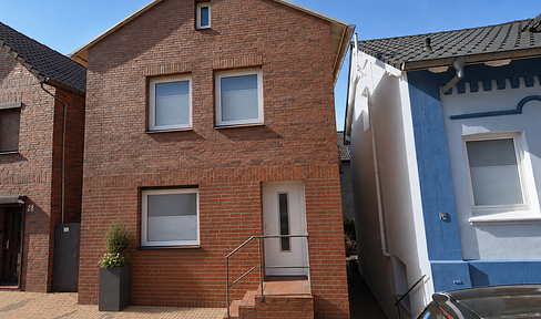Real estate investment in Hamburg: 3 residential units, two of which have been recently renovated, with a yield of 17.5.