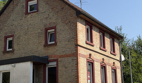Commission-free - Private sale: Historic single-family house with a 3358 m² plot of land.