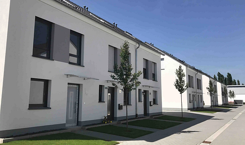 Last chance in a prime location: Exclusive KfW-40 certified single-family home, 141 m², with solar panels and heat pump. Includes 2 parking spaces.
