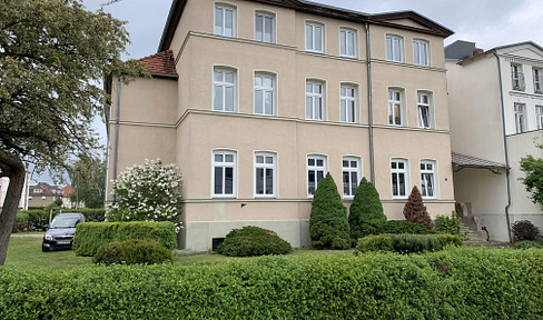 For rent: a beautiful 3-room apartment with a parking space and a cellar, located in a quiet building.