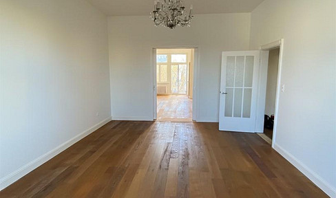 3-Zimmer-Wohnung, Altbau mit Balkon und Einbauküche in Frankfurt am Main
