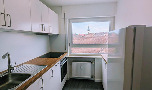 Bright 2-room apartment with a new fitted kitchen and a bathroom with natural light, located in Mühlacker/Lienzingen.