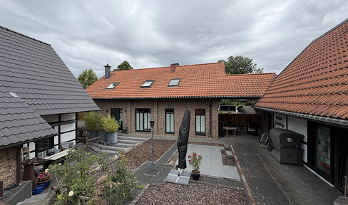 Exceptional estate with three residential buildings.