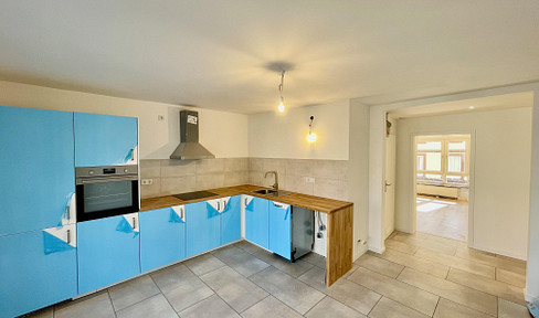 Beautiful 2-room apartment - newly renovated / centrally located and quiet / with a large living room/kitchen and balcony.