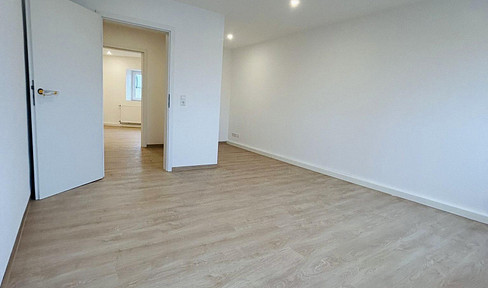 3-Raum DG-Wohnung mit neuer Einkauküche in Meerane - Erstbezug hochwertig saniert