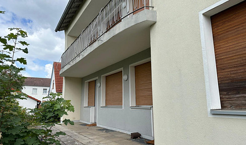 Schönes freistehendes Einfamilienhaus mit großem Naturgarten